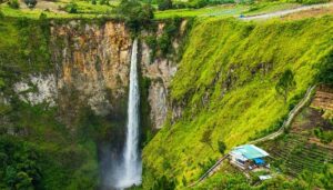 sipiso-piso-waterfall